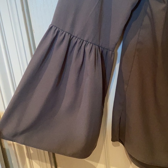 Apartment nine gray women’s size S long  sleeve bell top - Picture 2 of 4